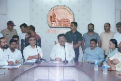 Set up committees of administration and landowners and resolve the issue of rent through coordination